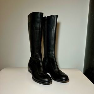 Never worn, Merrell tall black leather waterproof boots, size 6. Rubber sole